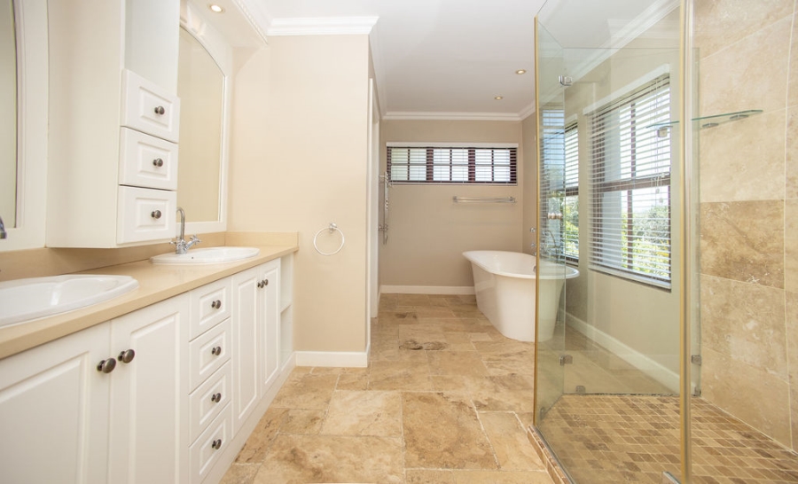 To Let 4 Bedroom Property for Rent in Nahoon Eastern Cape